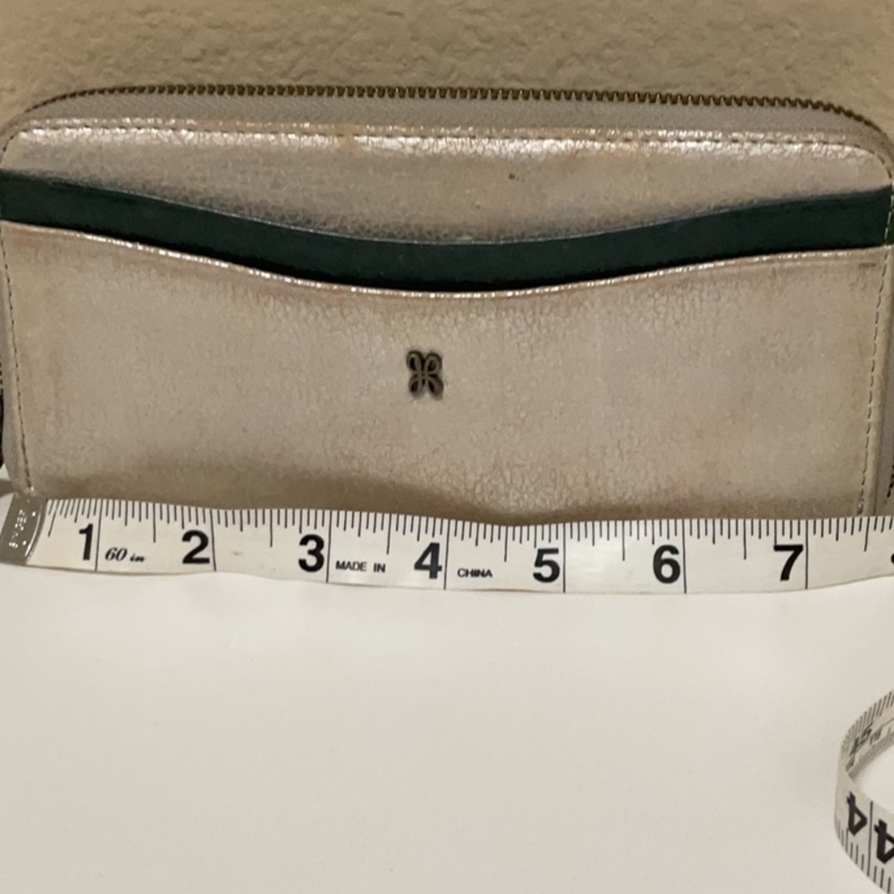 Hobo Max Large Zip Around gold/tan with green accent colors - Picture 2 of 6